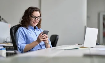 Nhiều công ty Mỹ thu điện thoại của nhân viên trong giờ làm