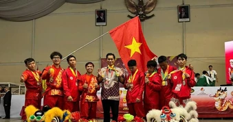Những bước lân vượt khỏi sân đình