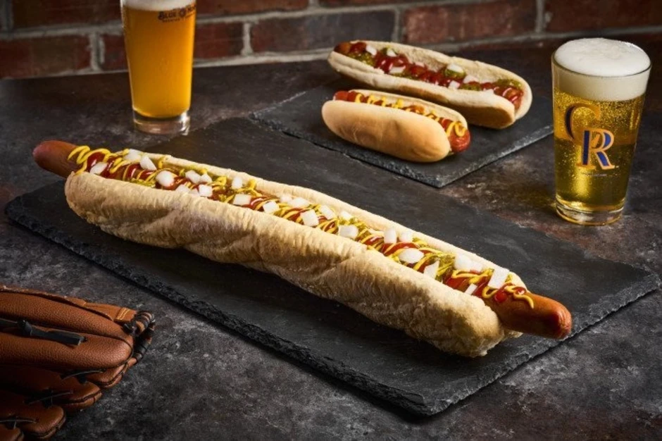 Những chiếc hot dog phủ vàng lá giá 100 USD ở Mỹ Những chiếc hot dog phủ vàng lá giá 100 USD ở Mỹ