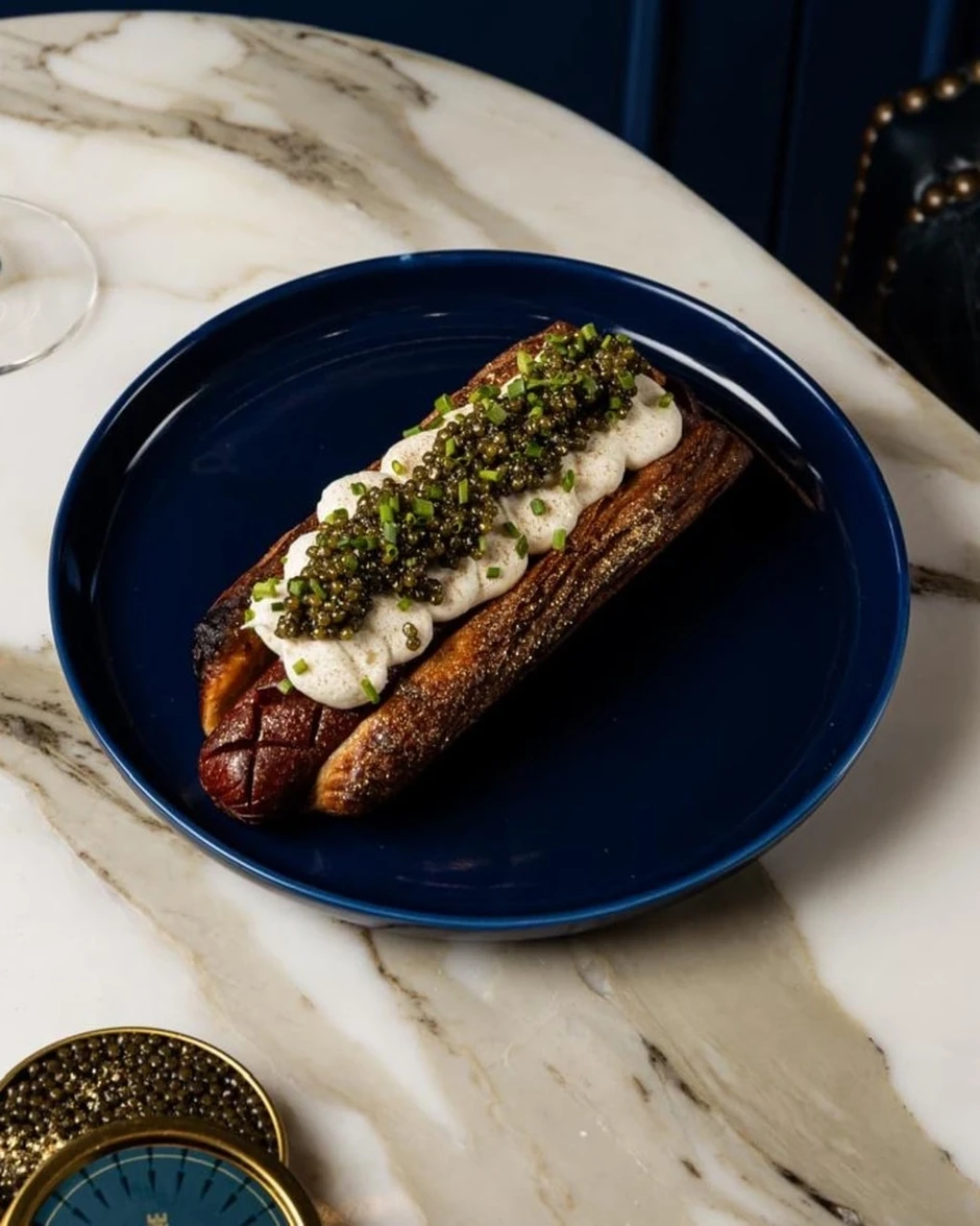 Những chiếc hot dog phủ vàng lá giá 100 USD ở Mỹ Những chiếc hot dog phủ vàng lá giá 100 USD ở Mỹ