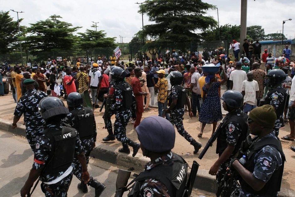 Nigeria truy tố 6 người tội phản quốc vì âm mưu lật đổ Tổng thống Nigeria truy tố 6 người tội phản quốc vì âm mưu lật đổ Tổng thống
