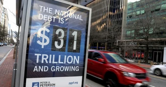 Nợ công của Mỹ vượt 100% GDP
