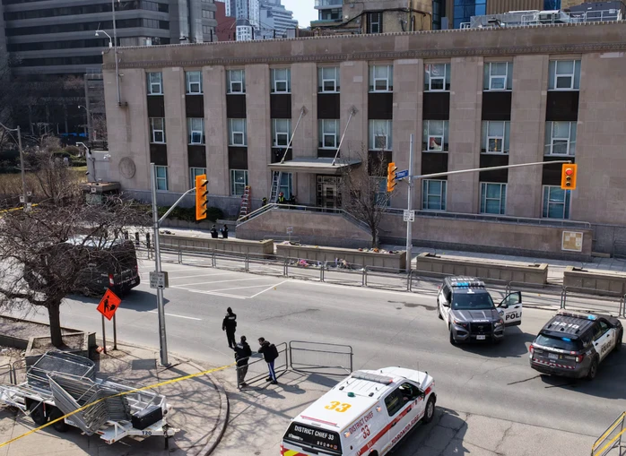 Nổ súng vào lãnh sự quán Mỹ ở Toronto, Canada truy tìm 2 nghi phạm