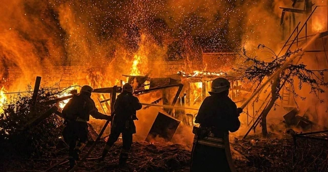 NÓNG: Ông Putin tuyên bố chỉ còn 10.5km trước giờ G, 2 vạn quân Kiev rời bỏ hàng ngũ – Cờ Nga đã cắm giữa Konstantinovka NÓNG: Ông Putin tuyên bố chỉ còn 10.5km trước giờ G, 2 vạn quân Kiev rời bỏ hàng ngũ – Cờ Nga đã cắm giữa Konstantinovka