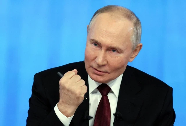 NÓNG: Ông Putin tuyên bố chỉ còn 10.5km trước giờ G, 2 vạn quân Kiev rời bỏ hàng ngũ – Cờ Nga đã cắm giữa Konstantinovka NÓNG: Ông Putin tuyên bố chỉ còn 10.5km trước giờ G, 2 vạn quân Kiev rời bỏ hàng ngũ – Cờ Nga đã cắm giữa Konstantinovka