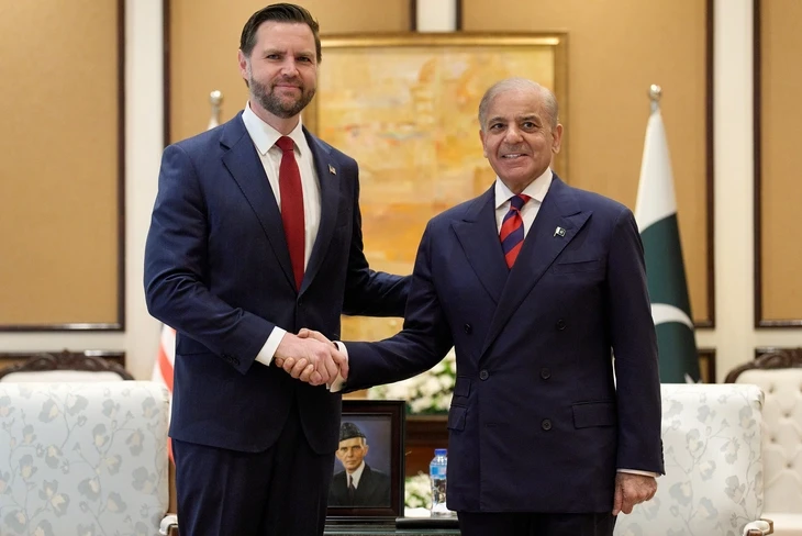NÓNG: Ông Trump tuyên bố phong tỏa eo biển Hormuz NÓNG: Ông Trump tuyên bố phong tỏa eo biển Hormuz
