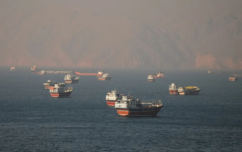NÓNG: Quân đội Iran bất ngờ tuyên bố phong toả eo biển Hormuz NÓNG: Quân đội Iran bất ngờ tuyên bố phong toả eo biển Hormuz