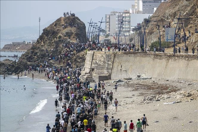 Nóng trong tuần: Eo biển Hormuz mở lại trong 60 ngày; Phép thử của EU sau khủng hoảng Ceuta Nóng trong tuần: Eo biển Hormuz mở lại trong 60 ngày; Phép thử của EU sau khủng hoảng Ceuta