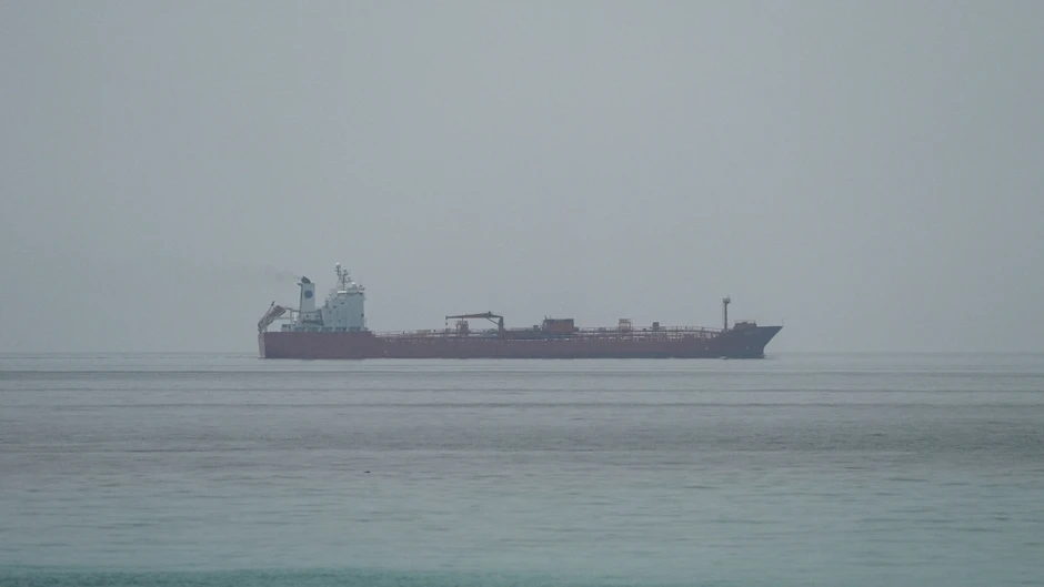 Oman không thu phí eo Hormuz, Iran phản ứng gay gắt Oman không thu phí eo Hormuz, Iran phản ứng gay gắt
