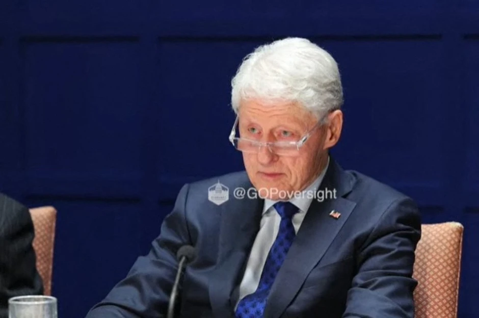 Ông Clinton nói 'không quan hệ' với những cô gái được Epstein giới thiệu