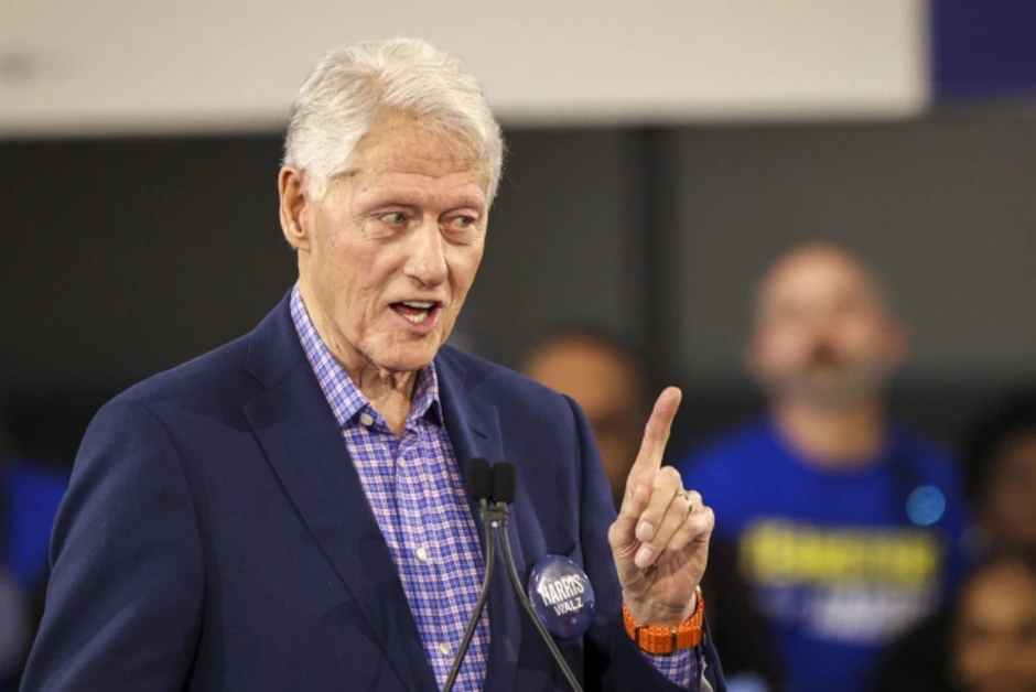 Ông Clinton nói 'không quan hệ' với những cô gái được Epstein giới thiệu