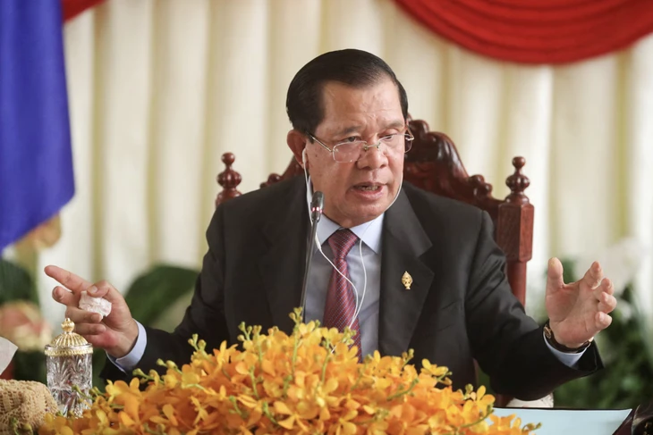 Ông Hun Sen: Không ai được miễn quân sự theo luật mới, kể cả thành viên gia tộc Hun Ông Hun Sen: Không ai được miễn quân sự theo luật mới, kể cả thành viên gia tộc Hun