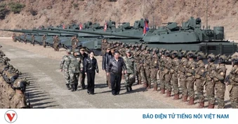 Ông Kim Jong Un dự diễn tập thử nghiệm xe tăng thế hệ mới