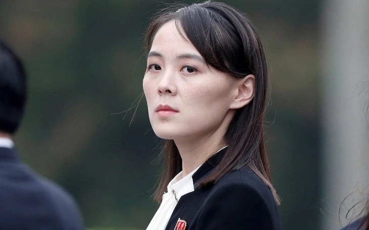 Ông Kim Jong Un giám sát phóng tên lửa từ tàu chiến, nhấn mạnh răn đe hạt nhân 'không giới hạn' Ông Kim Jong Un giám sát phóng tên lửa từ tàu chiến, nhấn mạnh răn đe hạt nhân 'không giới hạn'