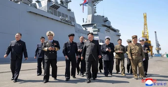 Ông Kim Jong Un giám sát phóng tên lửa từ tàu chiến, nhấn mạnh răn đe hạt nhân 'không giới hạn'