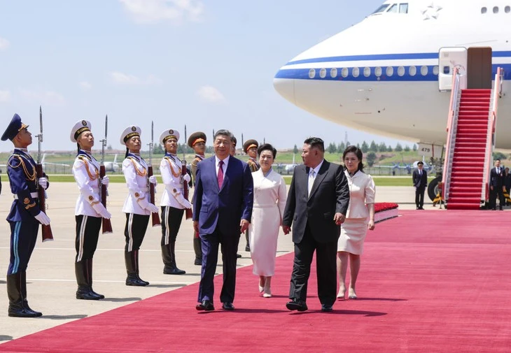 Ông Kim Jong Un nói ông Tập Cận Bình là 'vị khách được Triều Tiên tôn trọng nhất' Ông Kim Jong Un nói ông Tập Cận Bình là 'vị khách được Triều Tiên tôn trọng nhất'
