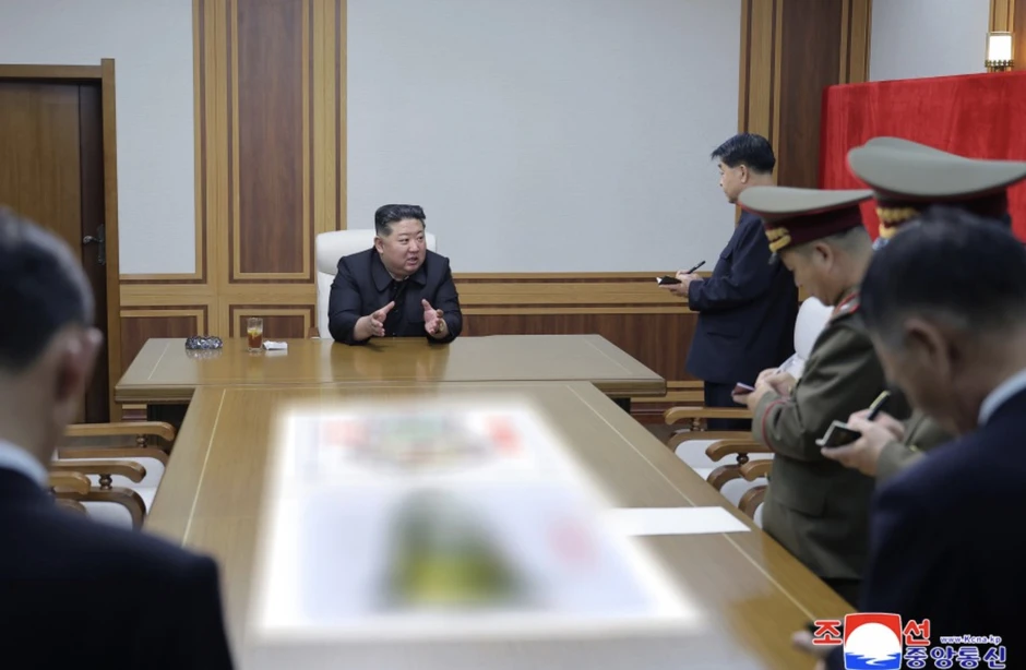 Ông Kim Jong Un thị sát nhà máy hạt nhân mới của Triều Tiên Ông Kim Jong Un thị sát nhà máy hạt nhân mới của Triều Tiên