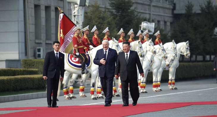 Ông Kim Jong Un tiếp đón Tổng thống Belarus thăm Triều Tiên Ông Kim Jong Un tiếp đón Tổng thống Belarus thăm Triều Tiên