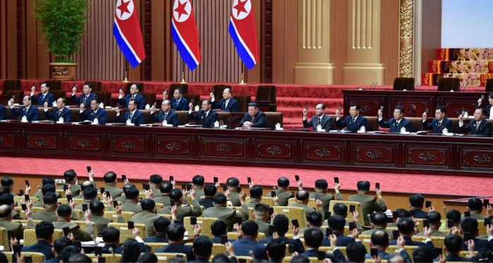 Ông Kim Jong-un tiếp tục làm chủ tịch Ủy ban Quốc vụ Triều Tiên Ông Kim Jong-un tiếp tục làm chủ tịch Ủy ban Quốc vụ Triều Tiên