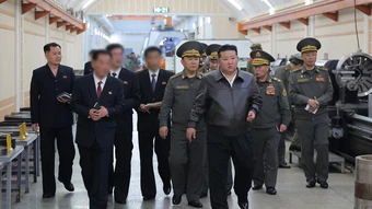 Ông Kim Jong-un tuyên bố đẩy nhanh tốc độ tăng cường sức mạnh quân sự