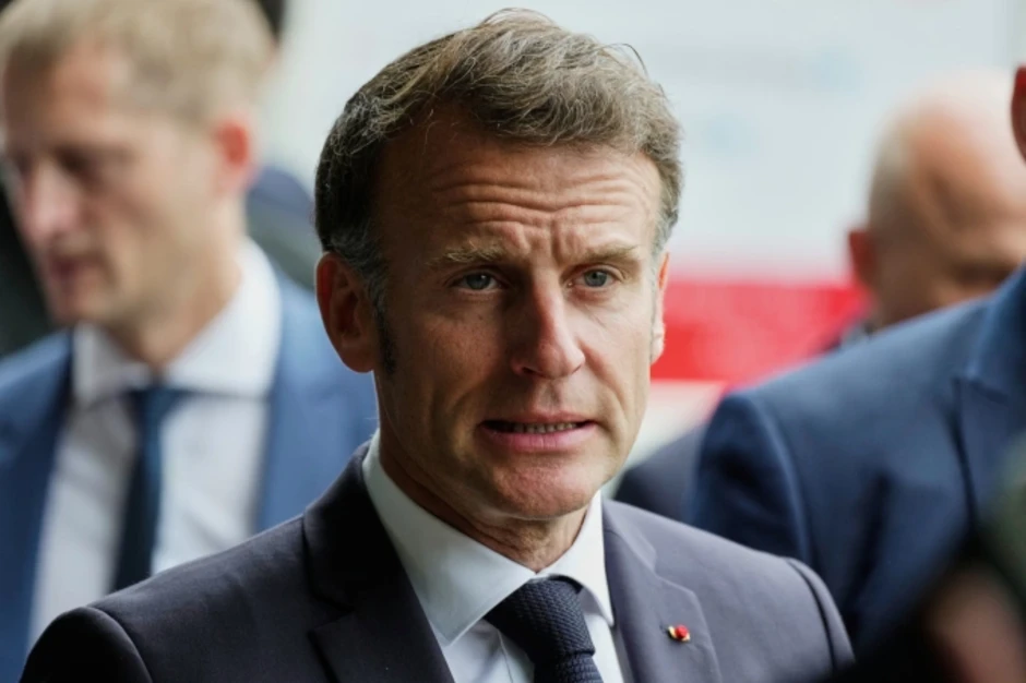 Ông Macron hứng chỉ trích vì nhắc nhở khán giả tại hội nghị châu Phi Ông Macron hứng chỉ trích vì nhắc nhở khán giả tại hội nghị châu Phi