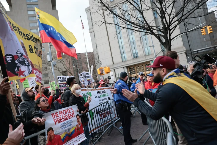 Ông Maduro liên tục ghi chép nhưng không phát biểu khi hầu tòa tại New York Ông Maduro liên tục ghi chép nhưng không phát biểu khi hầu tòa tại New York