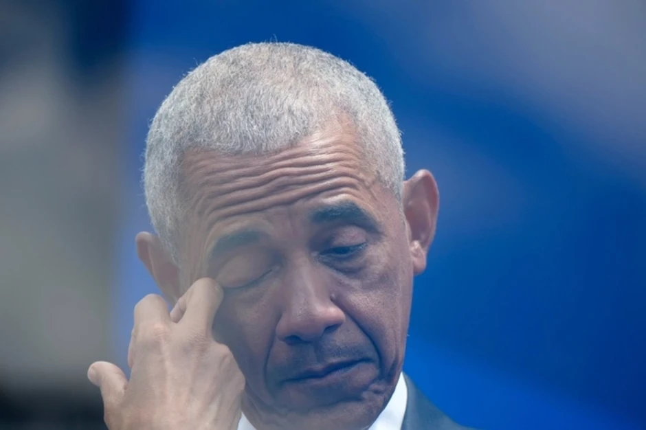 Ông Obama rơi nước mắt khi nghe bài phát biểu của vợ Ông Obama rơi nước mắt khi nghe bài phát biểu của vợ