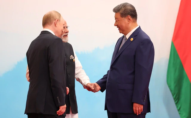 Ông Putin bị thách đấu!: Chuyên gia tiết lộ "cuộc tấn công hậu trường", lằn ranh đỏ bị phá vỡ Ông Putin bị thách đấu!: Chuyên gia tiết lộ "cuộc tấn công hậu trường", lằn ranh đỏ bị phá vỡ