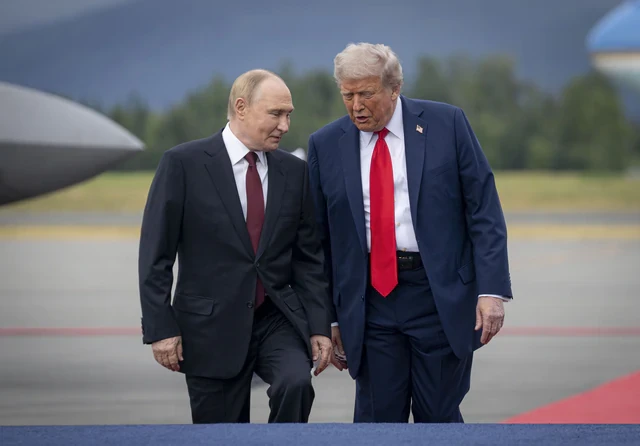 Ông Putin bị thách đấu!: Chuyên gia tiết lộ "cuộc tấn công hậu trường", lằn ranh đỏ bị phá vỡ Ông Putin bị thách đấu!: Chuyên gia tiết lộ "cuộc tấn công hậu trường", lằn ranh đỏ bị phá vỡ