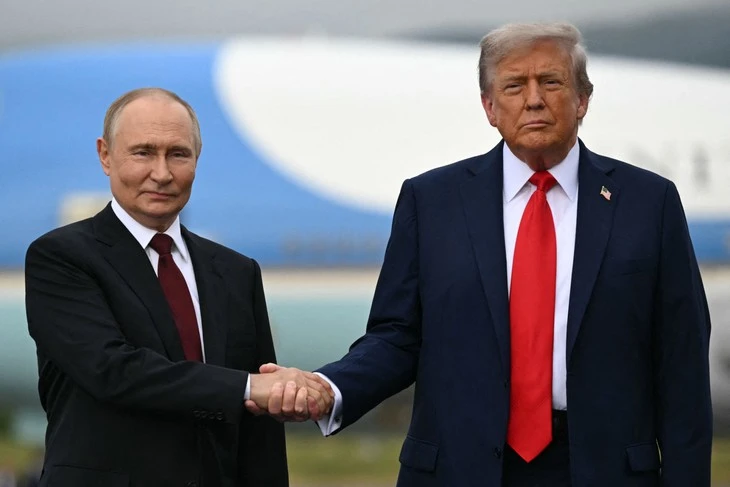 Ông Putin chúc mừng sinh nhật, khen ông Trump là người 'xuất chúng' Ông Putin chúc mừng sinh nhật, khen ông Trump là người 'xuất chúng'
