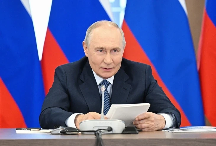 Ông Putin yêu cầu chính phủ hỗ trợ xây dựng lại các kho hàng thương mại Ông Putin yêu cầu chính phủ hỗ trợ xây dựng lại các kho hàng thương mại