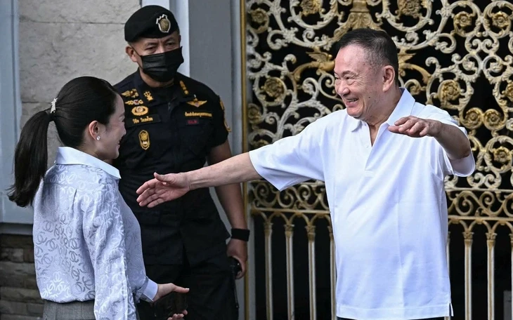 Ông Thaksin chuẩn bị quay lại Dubai sau khi được ân xá Ông Thaksin chuẩn bị quay lại Dubai sau khi được ân xá