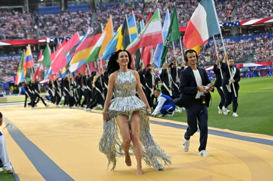 Ông Trudeau bỏ xem trận ra quân của Canada để cổ vũ Katy Perry Ông Trudeau bỏ xem trận ra quân của Canada để cổ vũ Katy Perry