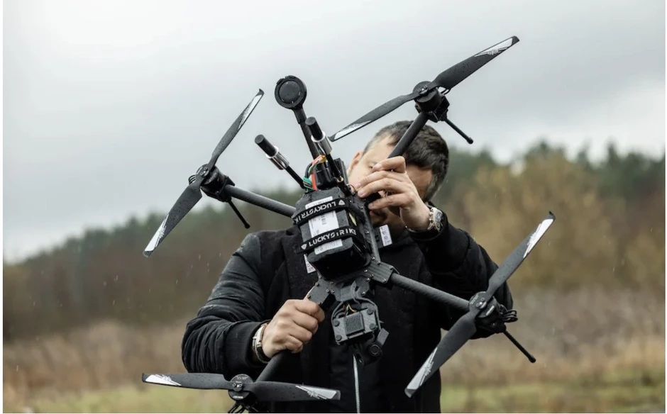 Ông Trump áp thuế tới 100% với UAV và linh kiện nhập khẩu Ông Trump áp thuế tới 100% với UAV và linh kiện nhập khẩu