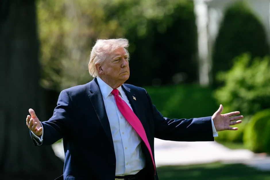 Ông Trump cảnh báo nối lại ném bom Iran; Giá dầu giảm nhẹ trước khả năng Mỹ - Iran đàm phán Ông Trump cảnh báo nối lại ném bom Iran; Giá dầu giảm nhẹ trước khả năng Mỹ - Iran đàm phán