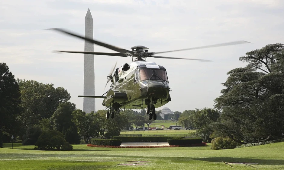 Ông Trump cho xây bãi đáp trực thăng bằng đá granite ở Nhà Trắng Ông Trump cho xây bãi đáp trực thăng bằng đá granite ở Nhà Trắng
