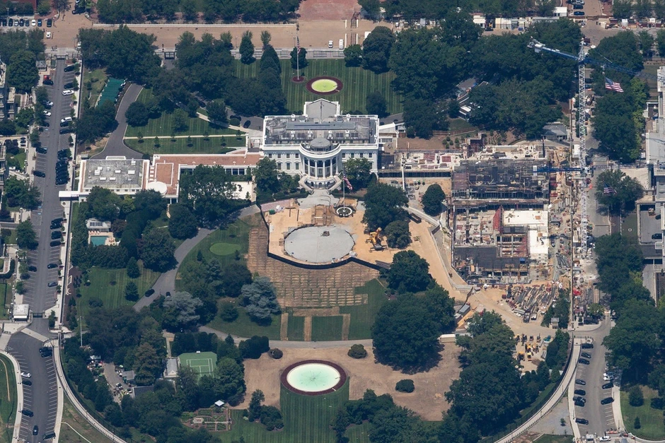 Ông Trump cho xây bãi đáp trực thăng bằng đá granite ở Nhà Trắng Ông Trump cho xây bãi đáp trực thăng bằng đá granite ở Nhà Trắng