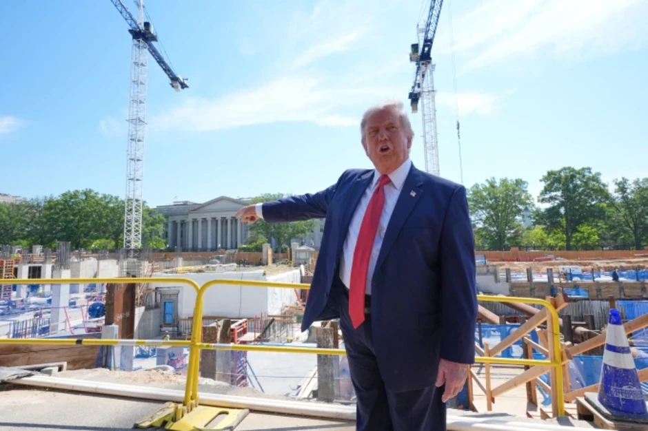 Ông Trump cho xây căn cứ drone, bệnh viện ngầm trong Nhà Trắng