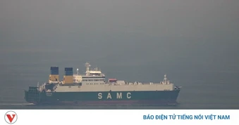 Ông Trump đề xuất Mỹ thu phí tàu thuyền qua eo biển Hormuz