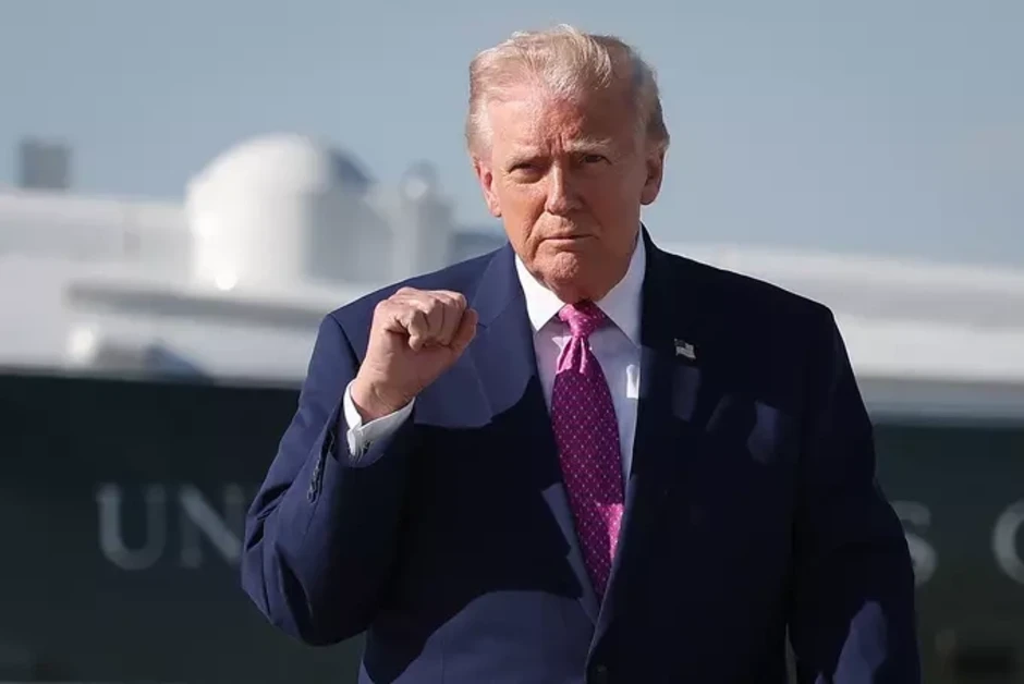 Ông Trump dọa bỏ tù người phá hoại Hồ Phản chiếu Ông Trump dọa bỏ tù người phá hoại Hồ Phản chiếu