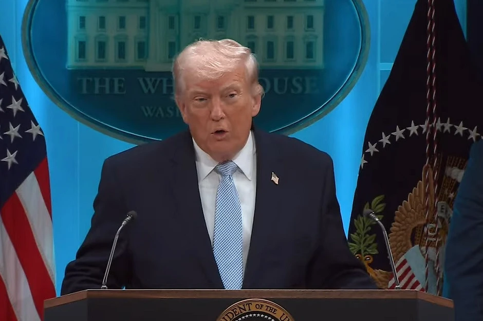 Ông Trump dọa bỏ tù phóng viên đăng tin về kế hoạch giải cứu phi công ở Iran Ông Trump dọa bỏ tù phóng viên đăng tin về kế hoạch giải cứu phi công ở Iran
