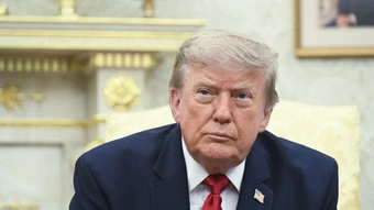 Ông Trump: Iran đánh một tàu, Mỹ sẽ phá hủy một cây cầu