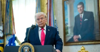 Ông Trump kêu gọi Iran đầu hàng, Tehran cảnh báo rắn