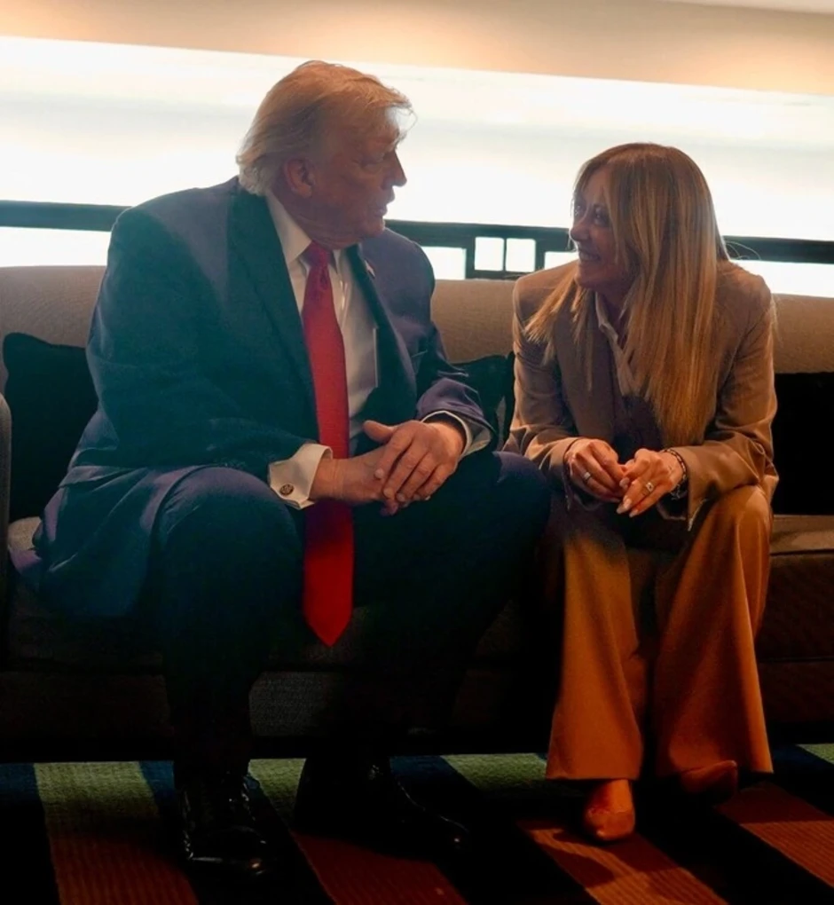 Ông Trump khẳng định bà Meloni nài nỉ xin chụp ảnh cùng Ông Trump khẳng định bà Meloni nài nỉ xin chụp ảnh cùng