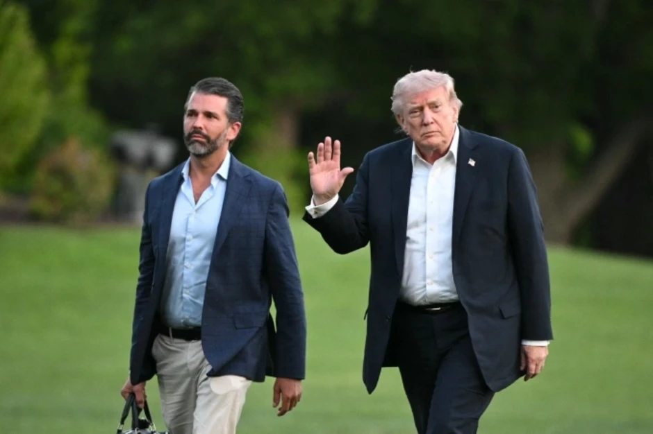 Ông Trump không dự đám cưới con trai cả vì 'vấn đề chính phủ' Ông Trump không dự đám cưới con trai cả vì 'vấn đề chính phủ'