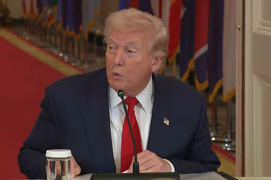 Ông Trump muốn Iran đầu hàng vô điều kiện, Mỹ bác tin tàu sân bay bị tấn công Ông Trump muốn Iran đầu hàng vô điều kiện, Mỹ bác tin tàu sân bay bị tấn công