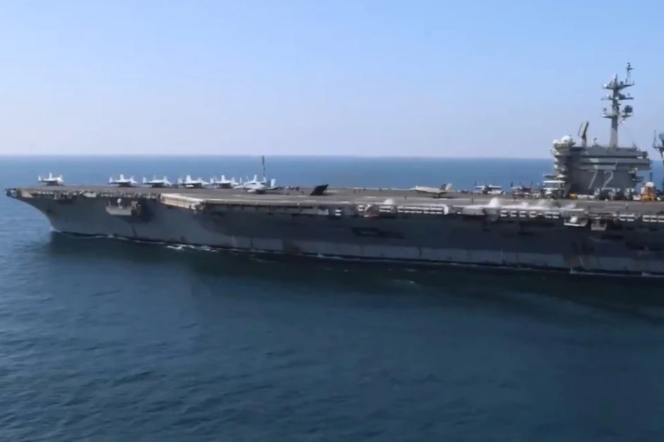 Ông Trump muốn Iran đầu hàng vô điều kiện, Mỹ bác tin tàu sân bay bị tấn công Ông Trump muốn Iran đầu hàng vô điều kiện, Mỹ bác tin tàu sân bay bị tấn công