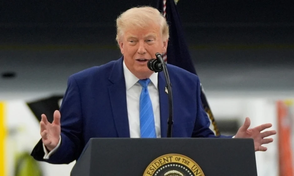 Ông Trump nêu khả năng thu phí qua eo biển Hormuz Ông Trump nêu khả năng thu phí qua eo biển Hormuz