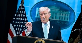 Ông Trump nói có thể nối lại tấn công Iran, 15 nước thảo luận về Hormuz
