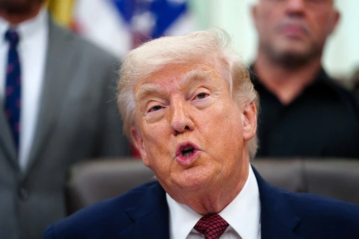 Ông Trump nói Iran 'không thể tống tiền chúng tôi' bằng eo biển Hormuz Ông Trump nói Iran 'không thể tống tiền chúng tôi' bằng eo biển Hormuz